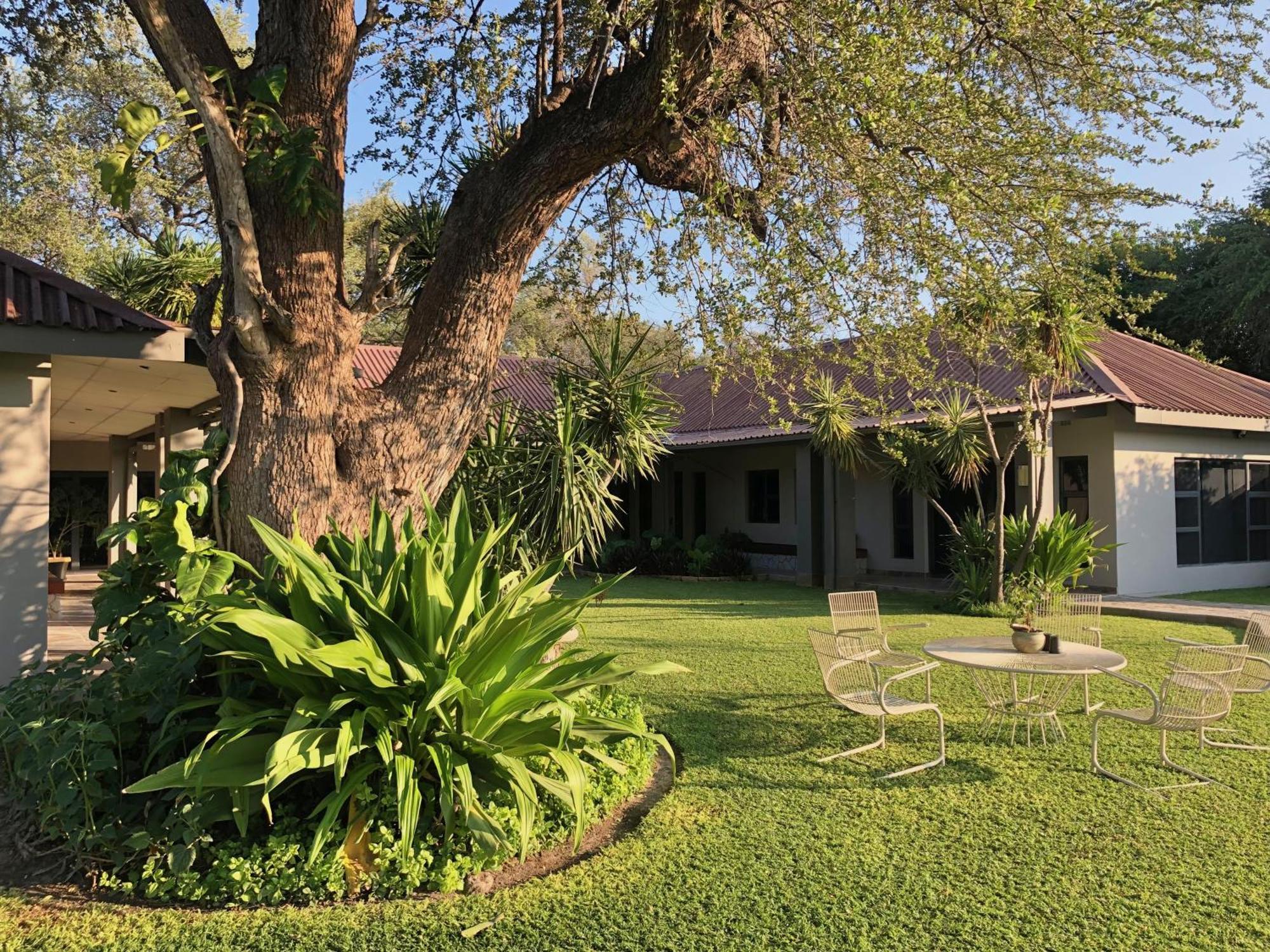 Riverise Guesthouse Maun ภายนอก รูปภาพ