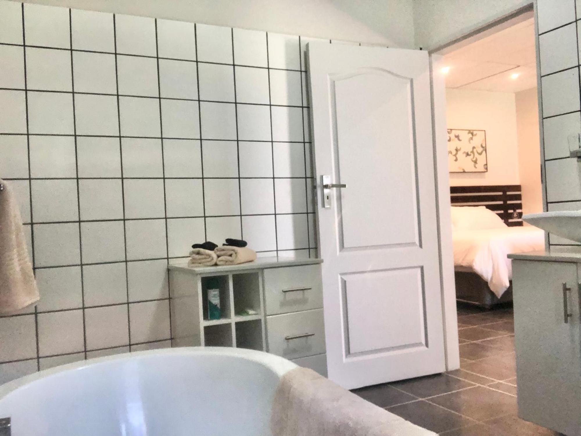 Riverise Guesthouse Maun ภายนอก รูปภาพ